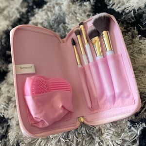 Makeup brush set FREE WITH PURCHASE